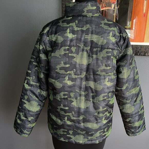Swiss tech gray/lime/black pattern zip front puffer jacket. XL (14-16). - Picture 3 of 5